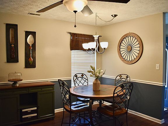 4th image of 256 Glenwood Ct