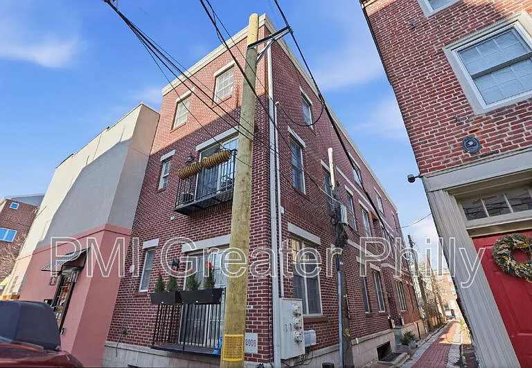 243 Montrose St #103 — Photo 29