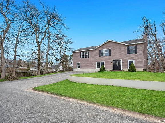 2nd image of 236 Forest Road W