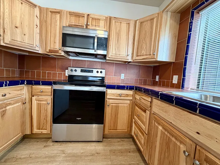 13 E Dupont Ave — Photo 29
