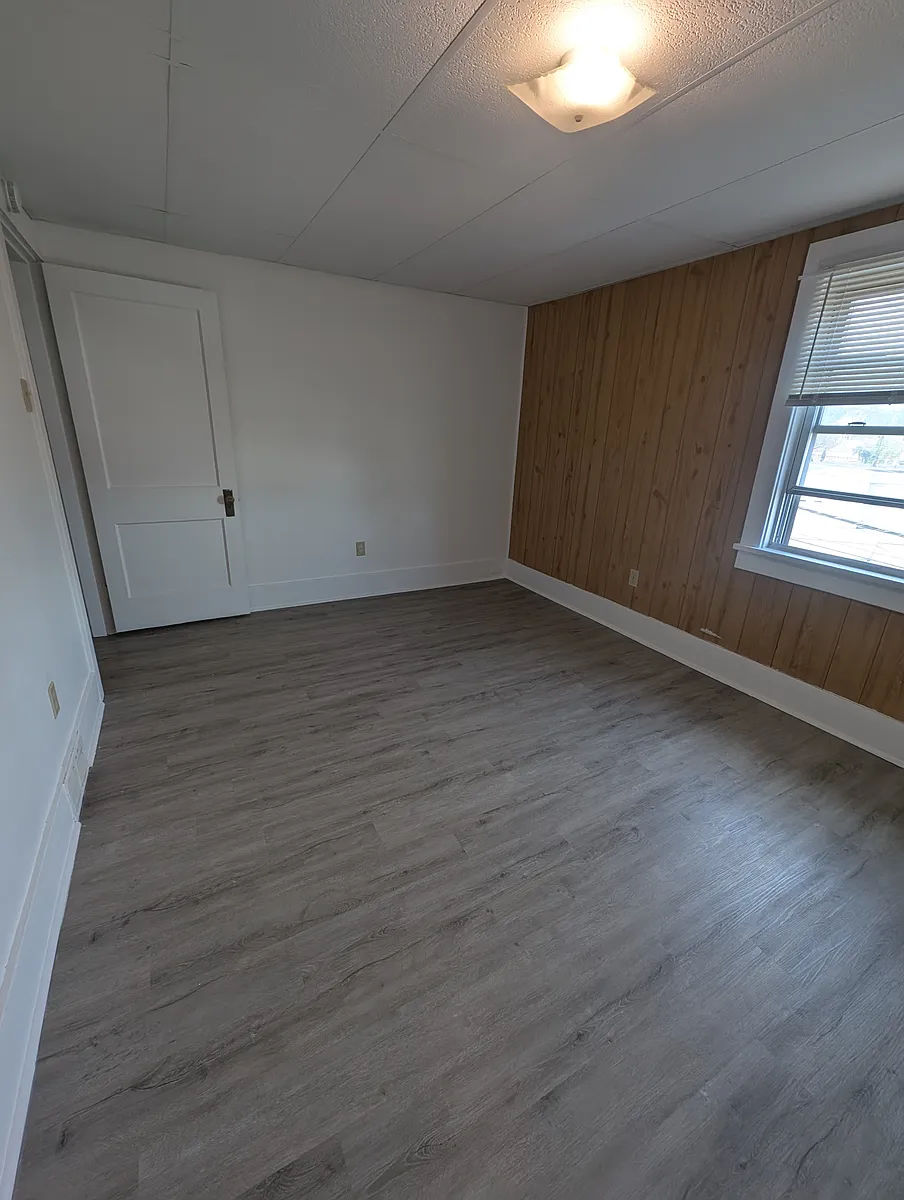 Building Photo - 19 Singer Ave #5