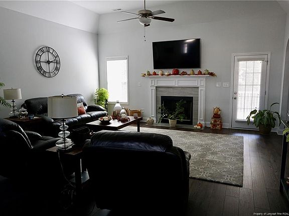4th image of 511 Coxwold Pl
