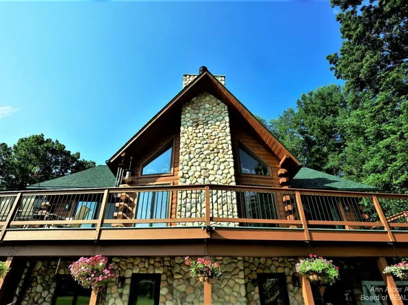 1224 W David Kempf Ct, Saline, MI 48176