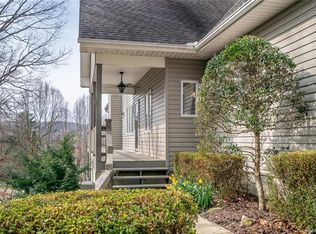 2210 E Cumming Woods Ln, Hendersonville, NC 28739