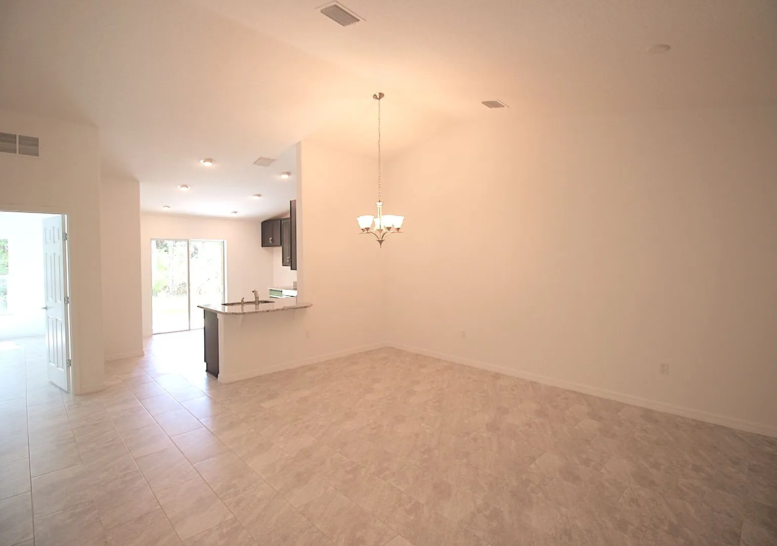 Gorgeous 3 Bed 2 Bath 1 Car Garage Townhome in Palm Coast! — Photo 4