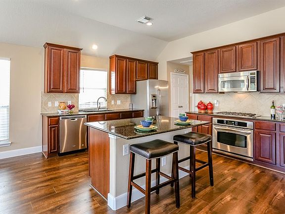 4th image of 3015 Poplar Isle