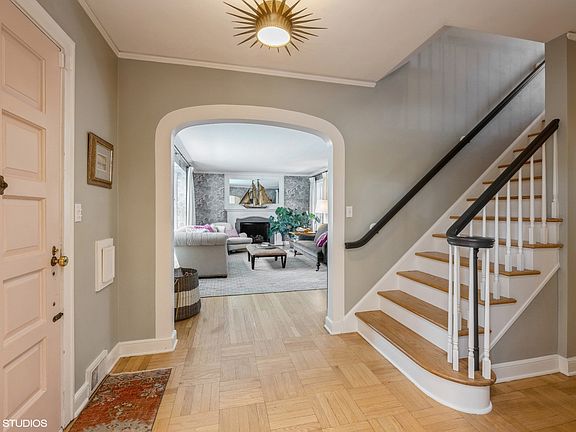 3rd image of 1000 Woodbine Ave