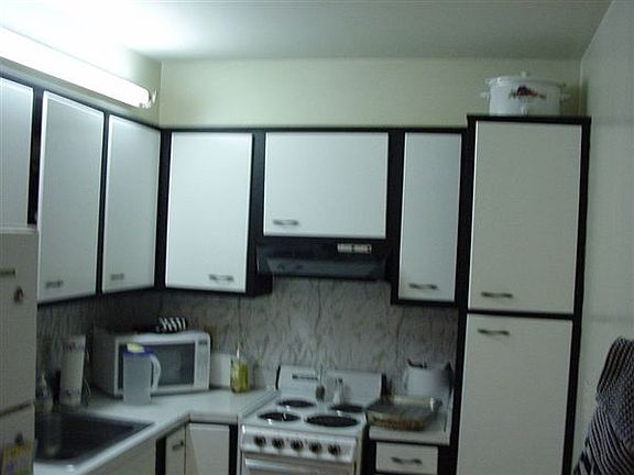 813-819 kitchen