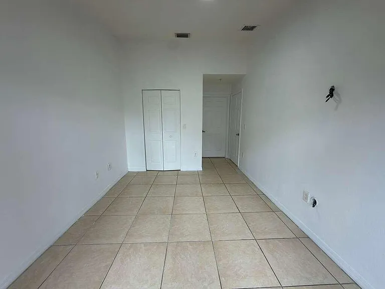 3842 SW 48th Ave — Photo 9