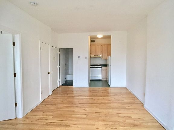 4th image of 419 Myrtle Ave APT 4