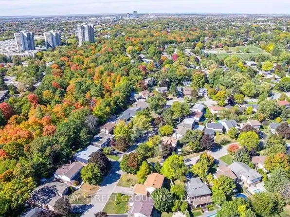 1214 Half Moon Ln, Oakville, ON L6H 2E5