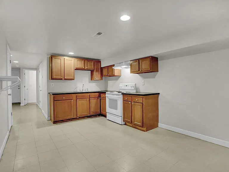421 Elrino St — Photo 7