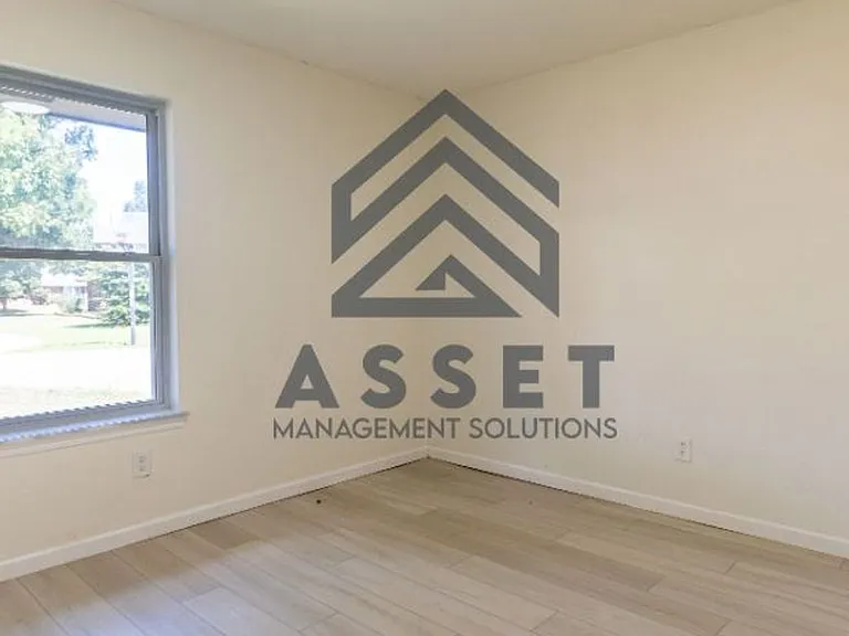 801 Cogswell Cir — Photo 8