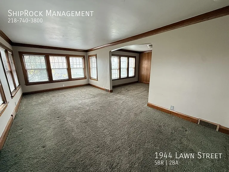 1944 Lawn St — Photo 3