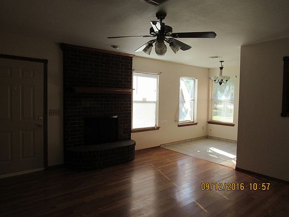 4th image of 1211 NW Bell Ave APT A