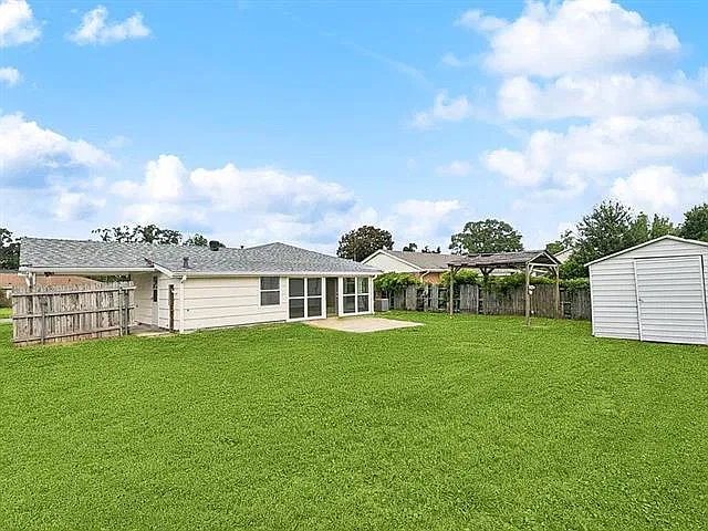 3 bed, 1.5 bath, 1400 sqft, $2,300 — Photo 3