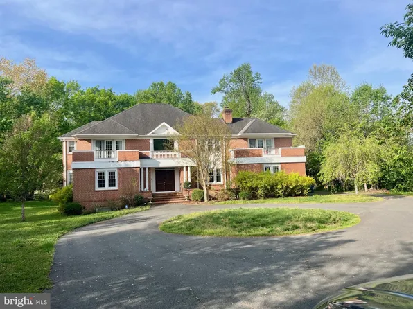 9709 Georgetown Pike, Great Falls, VA 22066