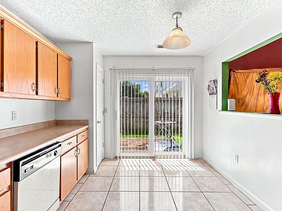 4th image of 1402 Georgia St