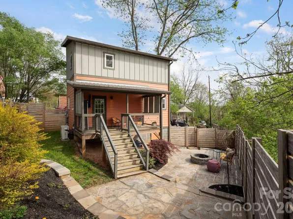 47 Mulberry St, Woodfin, NC 28804