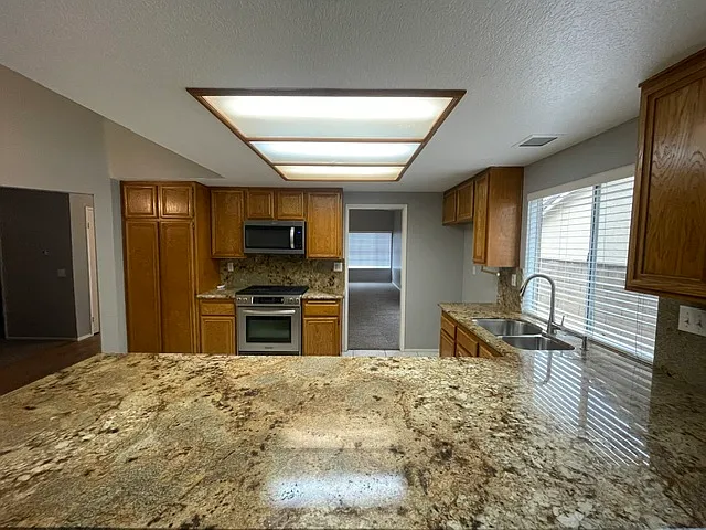 3393 Royal Ridge Rd — Photo 7