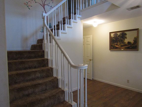 4th image of 44 Blackledge Dr