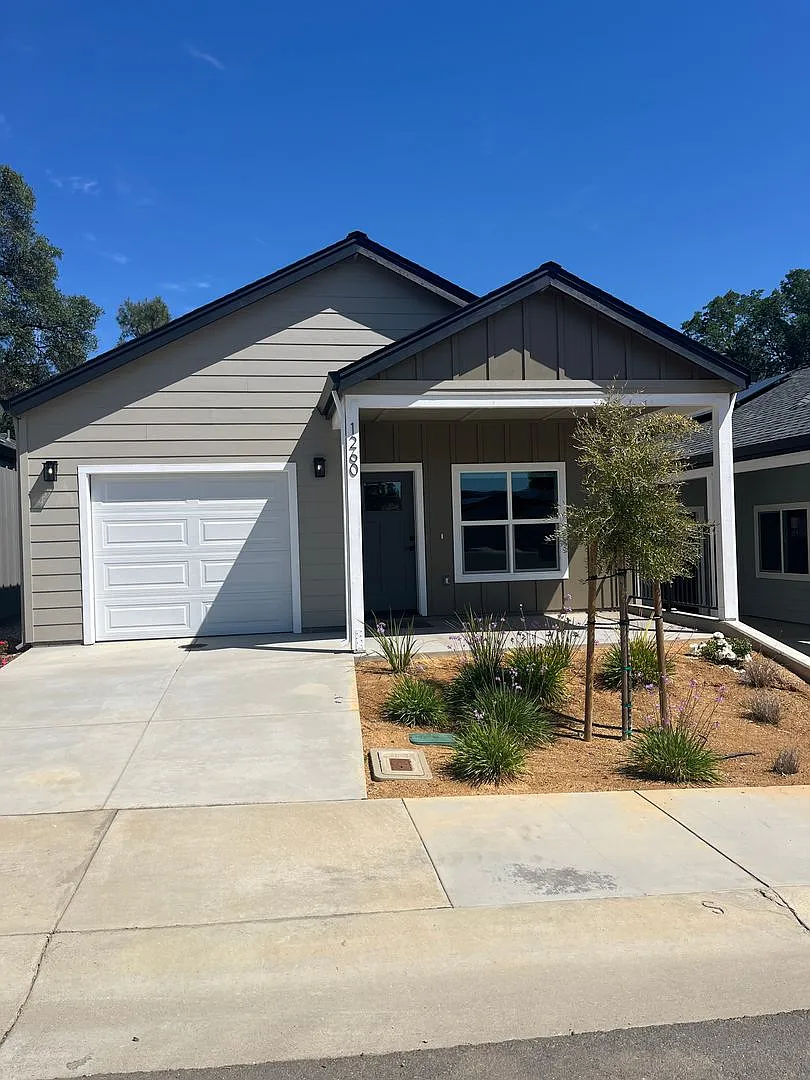 Newly built homes with City of Redding solar! — Photo 1