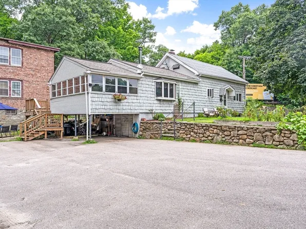 142 Mason St, Woonsocket, RI 02895