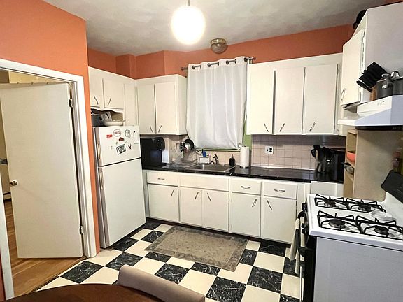5th image of 42 Phillips St