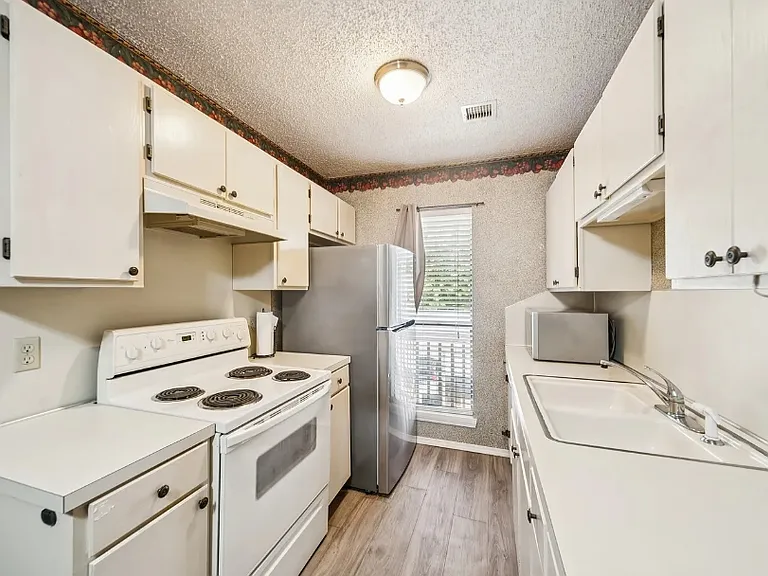 2701 S Juniper Ave #204U — Photo 2