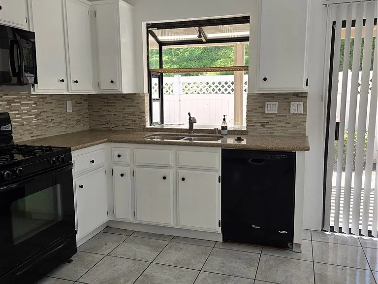 21082 Primrose Ln — Photo 9