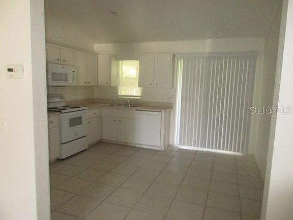 4th image of 821 Red Bay St