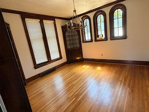 4th image of 942 Harrison Ave