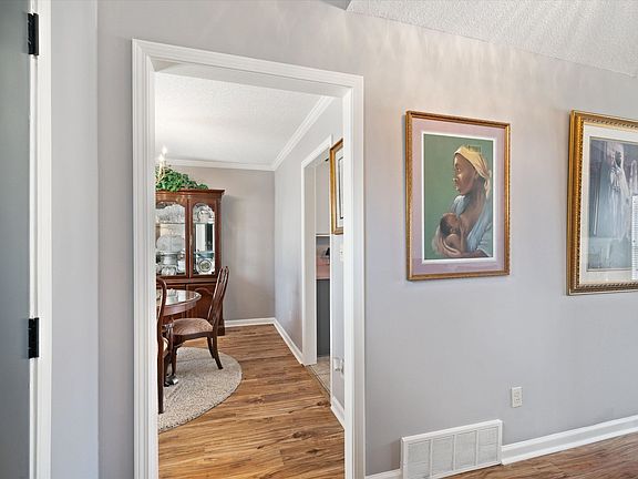 5th image of 7610 Parkmont Ave