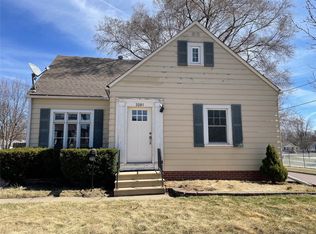 3201 Oxford St, Des Moines, IA 50313