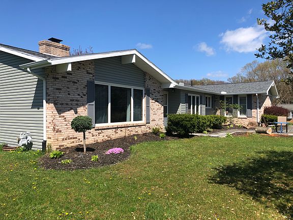 5th image of 324 Fenway Blvd