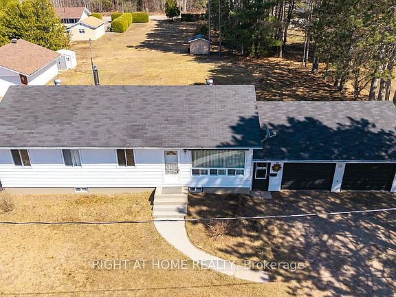 4th image of 28 Jackpine St