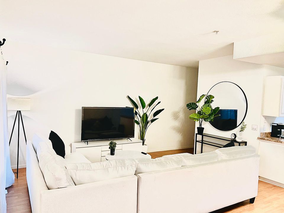 1st image of 1315 26th St #106