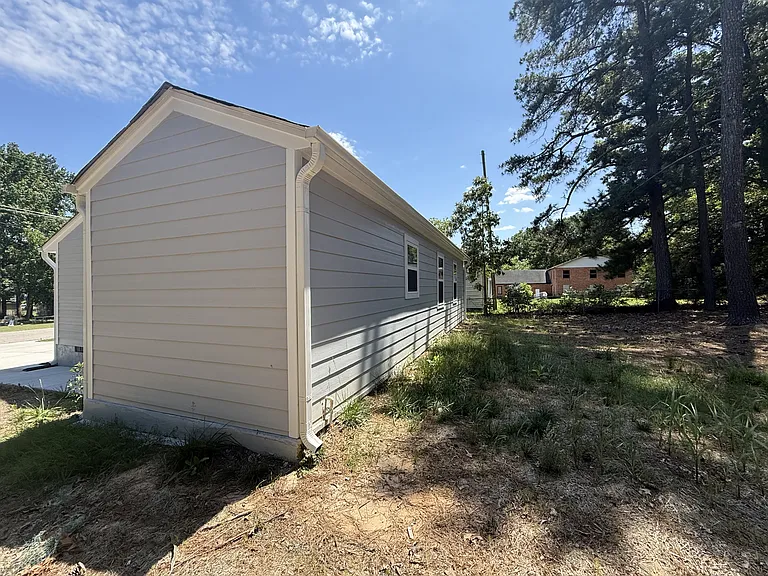 251 Booth Ave — Photo 10