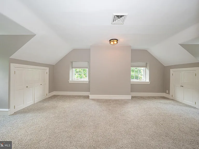 101 E Brookhaven Rd — Photo 56