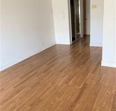 5th image of 1012 SE 15th St APT 110