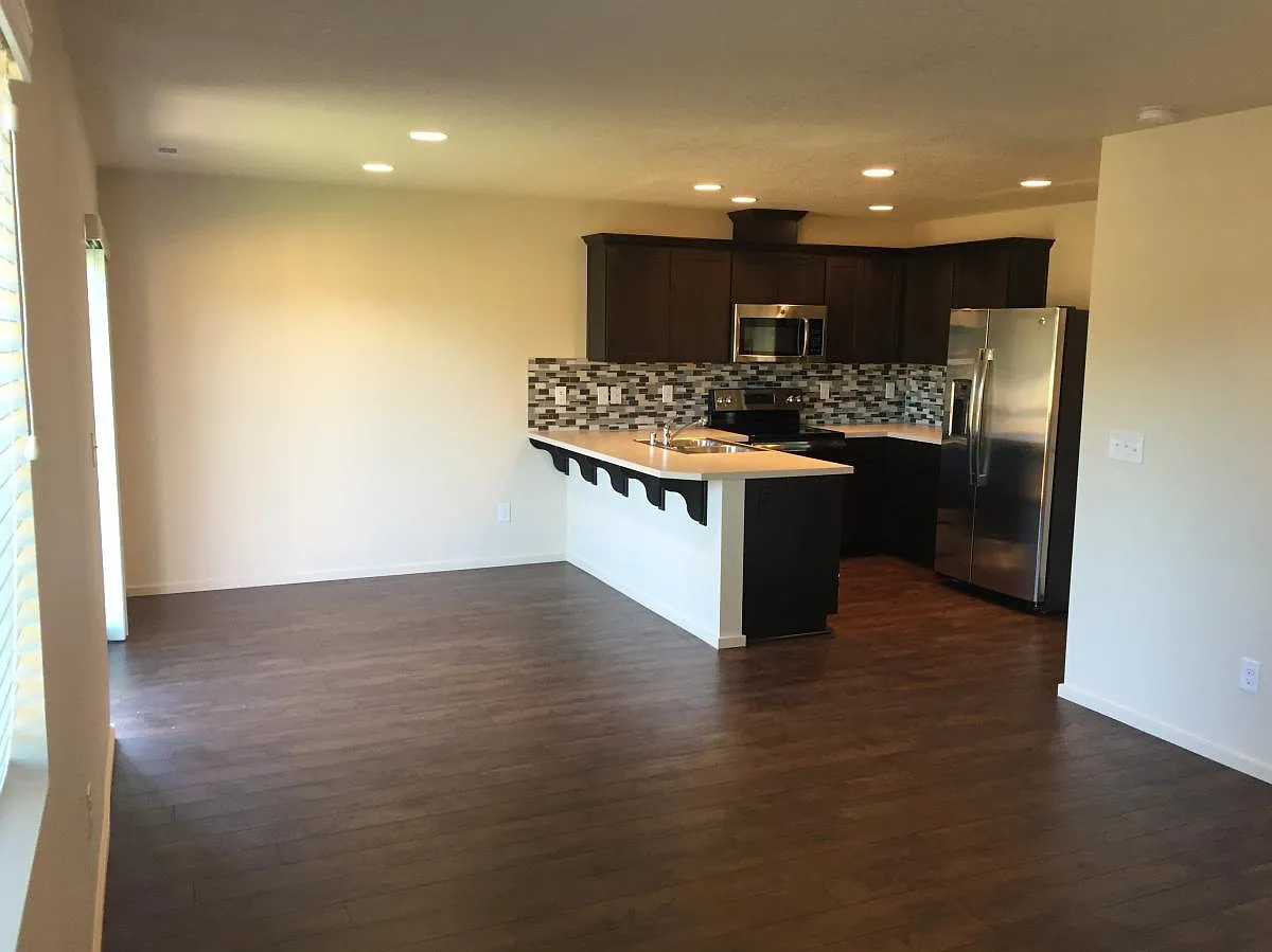 3 bed, 2.5 bath, 1591 sqft, $2,600 — Photo 2