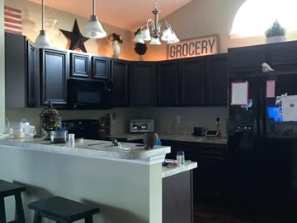 Kitchen stainless appliances