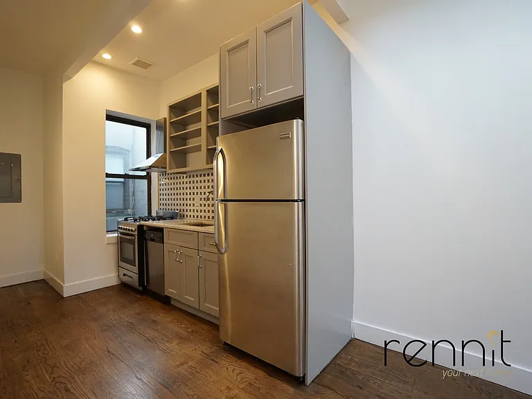 1689 Gates Ave #3F — Photo 3