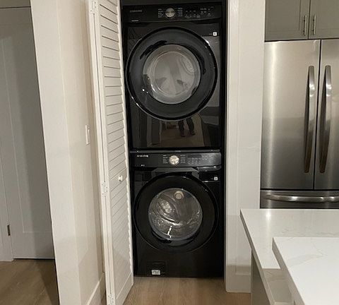 4th image of 731 23rd St APT 8
