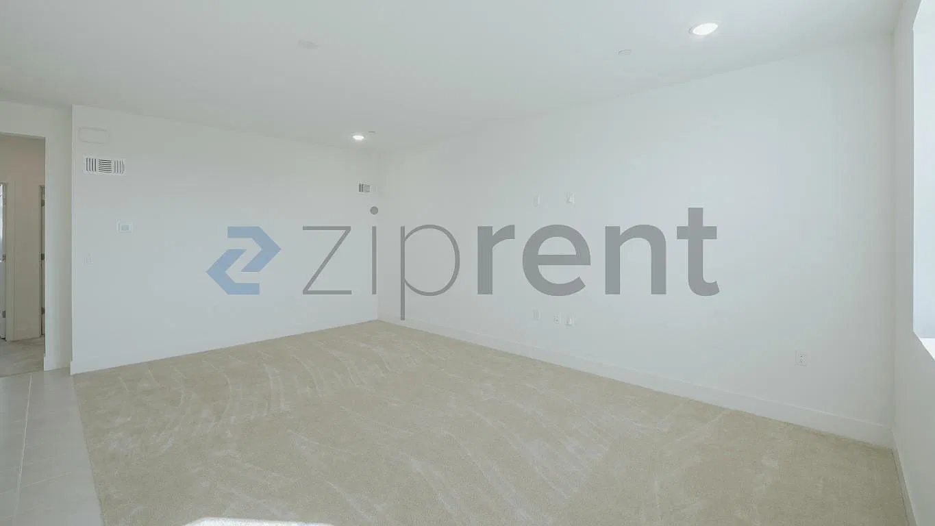 2 bed, 809 sqft, $1,995 — Photo 2