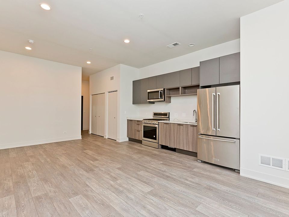 1st image of 857 N Larrabee St #301