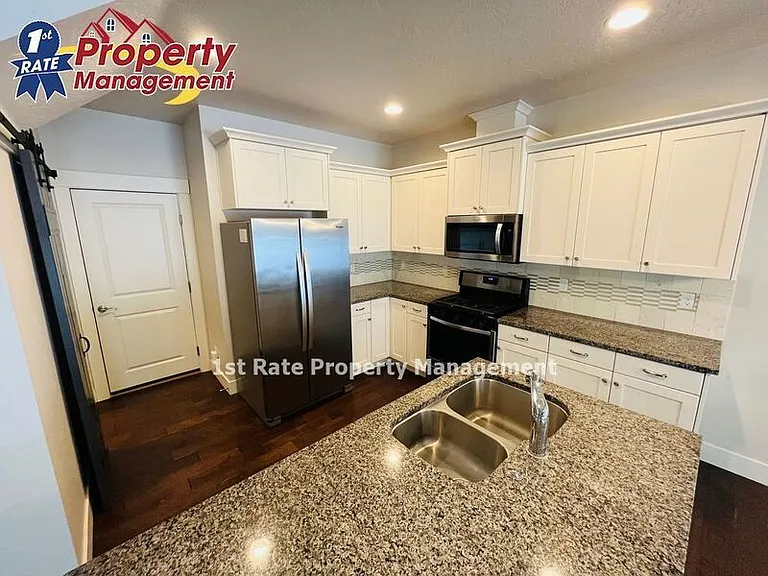 431 S Academy Ln — Photo 5