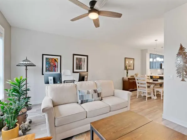 15 SE Evanscrest Park NW #204, Calgary, AB T3R 1V5