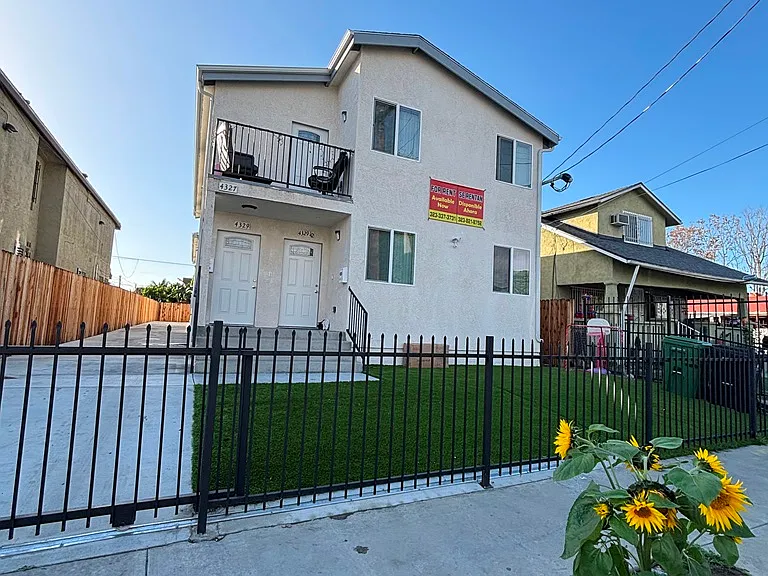 4327 Honduras St — Photo 1