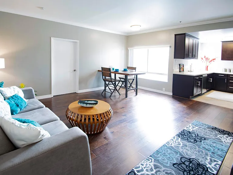 Golden Oaks Apartments — Photo 5